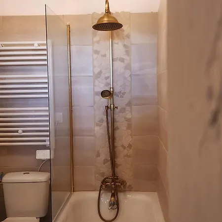 לינה וארוחת בוקר Chateau De