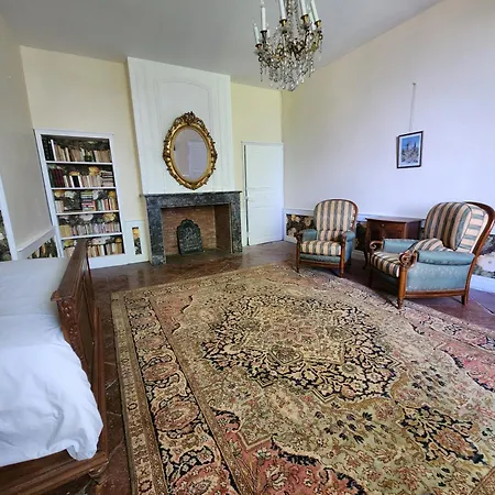 Chateau De Bed and Breakfast 3*