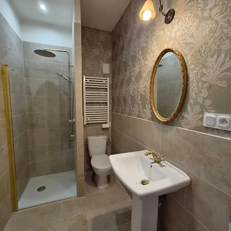 Chateau De Bed and Breakfast 3*